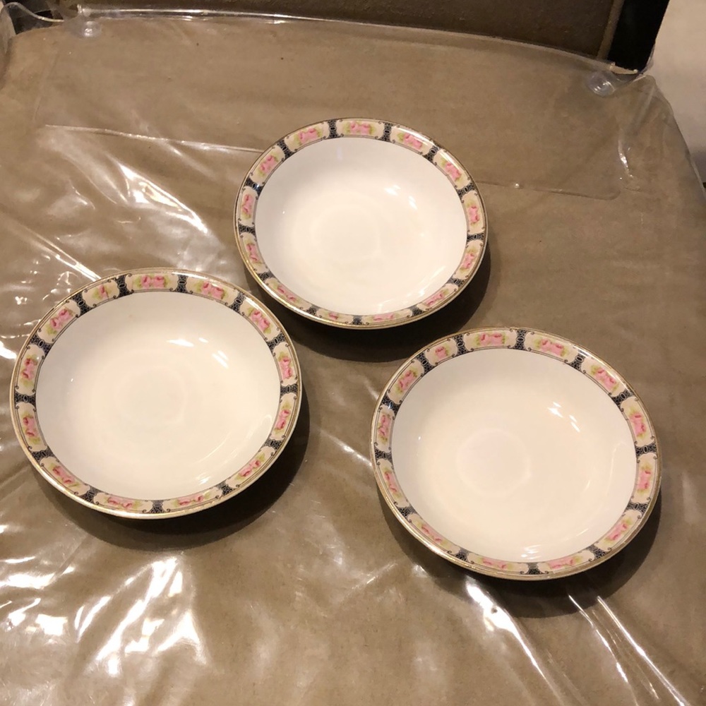 Beautiful Vintage Pink Rose China Plates - Picture 2 of 7